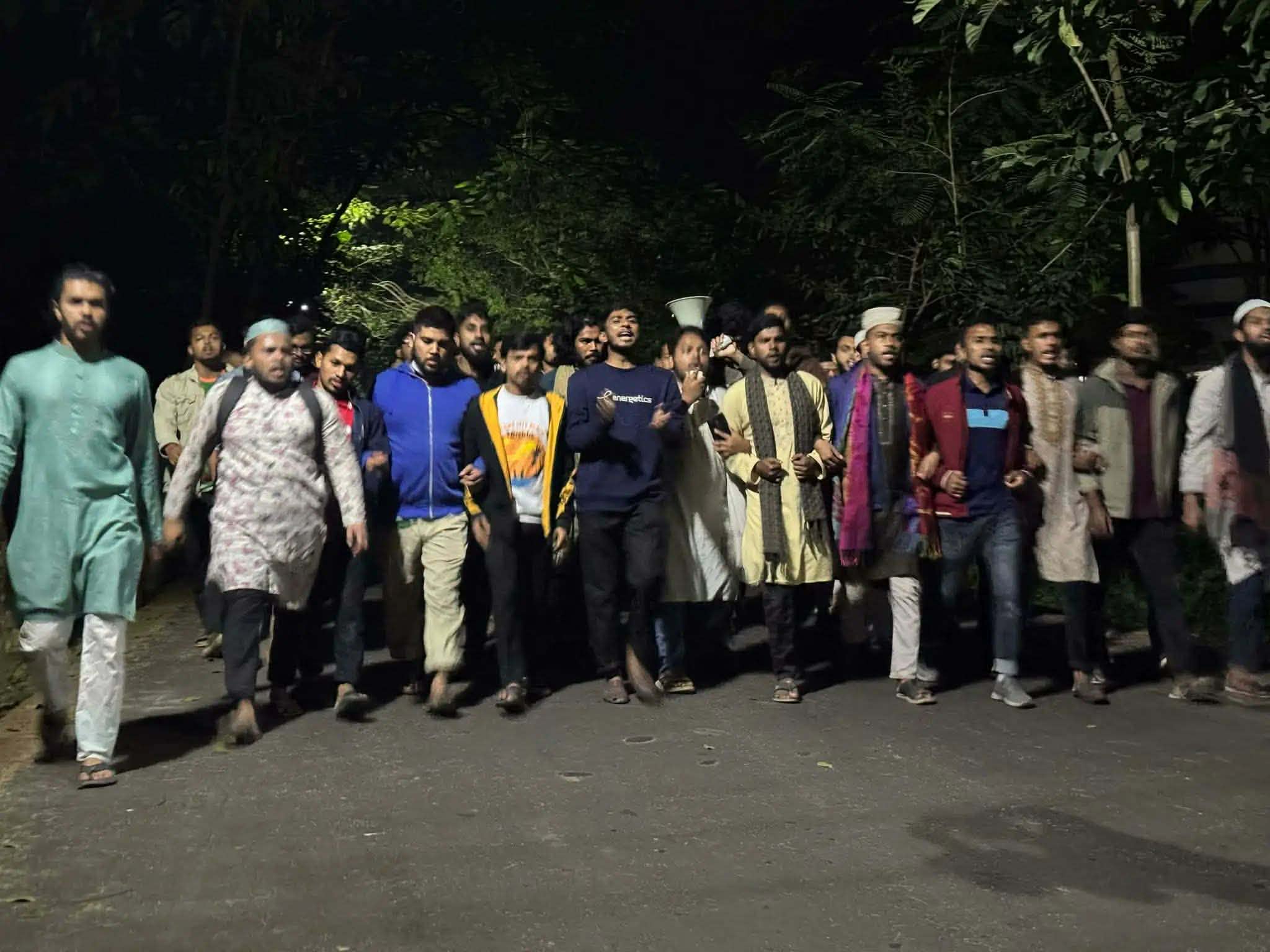 হাদীর উপর হামলার ঘটনায় নোবিপ্রবিতে বিক্ষোভ