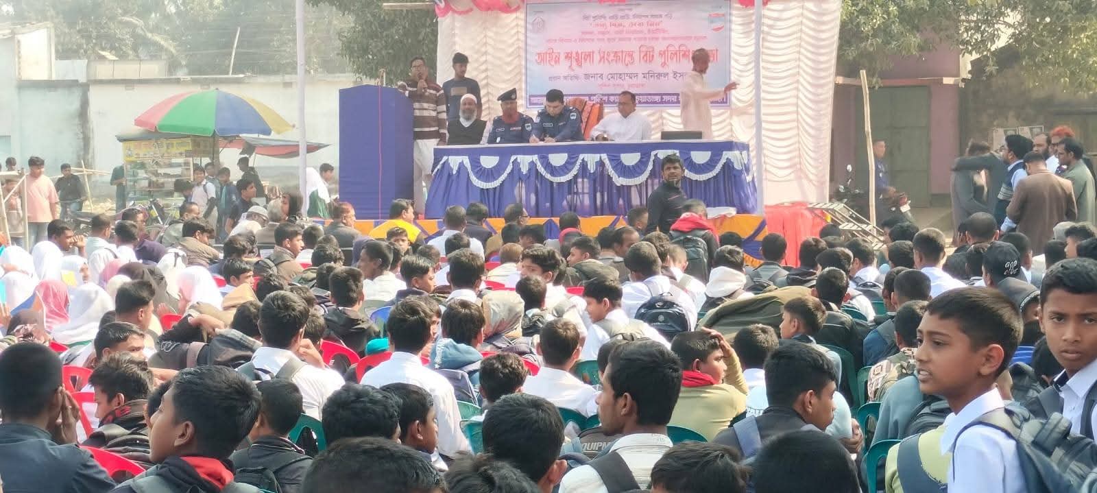 সরোজগঞ্জ বাজারে আইনশৃঙ্খলা রক্ষায় বিট পুলিশিং সভা অনুষ্ঠিত