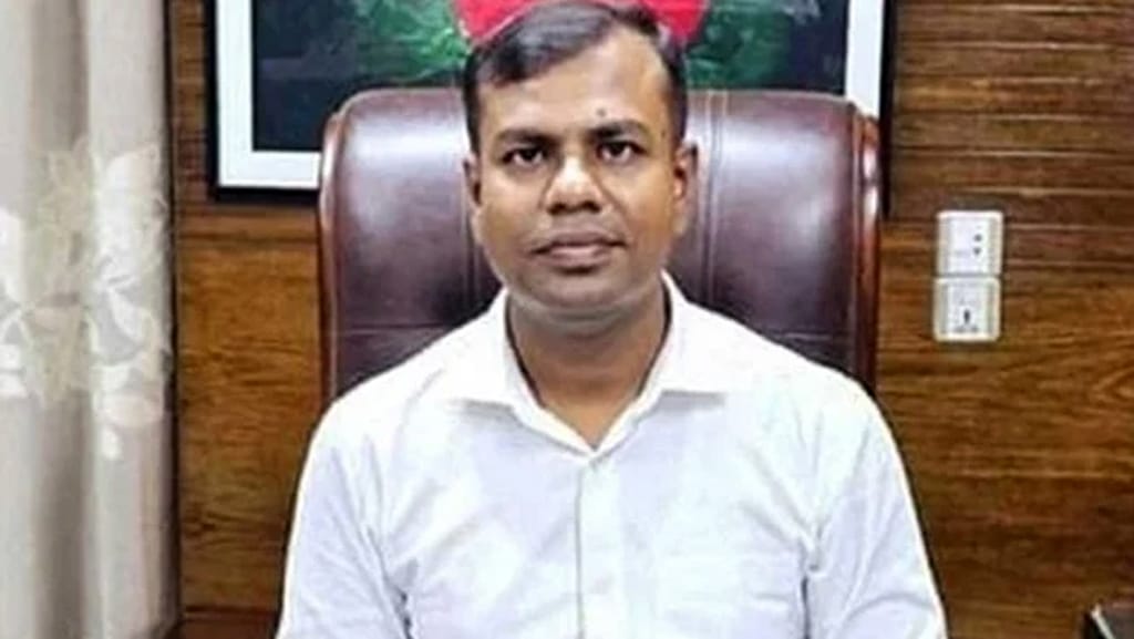 চাচাকে ‘বাবা’ দেখিয়ে বিসিএস কর্মকর্তার মুক্তিযোদ্ধা কোটায় চাকরি অতপর কারাগারে