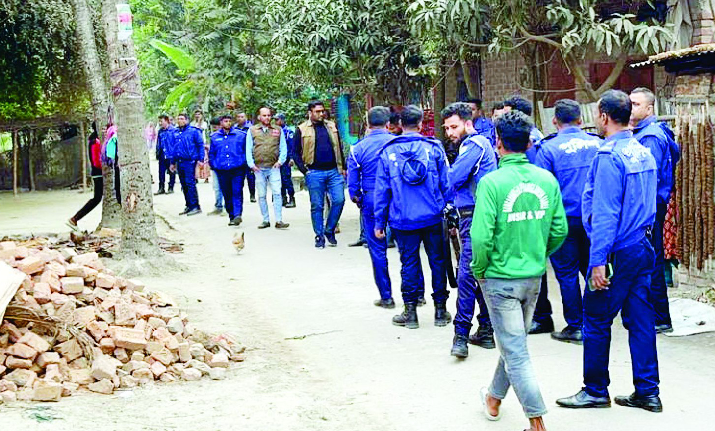 মিরপুরে মাদকের বিরুদ্ধে পুলিশের অভিযান, চোলাই মদ ধ্বংস ও গ্রেপ্তার ৪