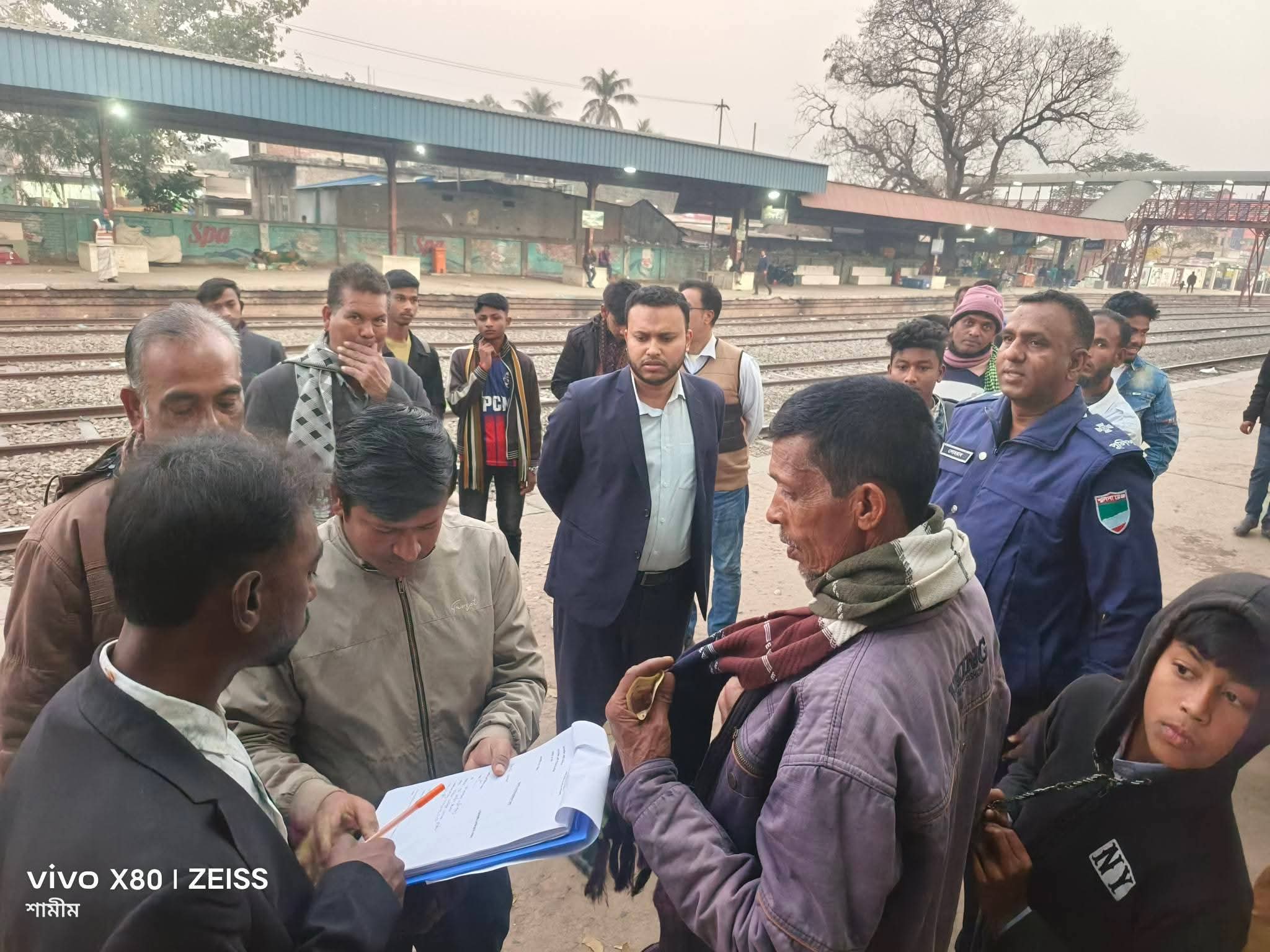 ভেড়ামারা রেলওয়ে প্ল্যাটফর্মে মোবাইল কোর্ট, প্রকাশ্যে ধূমপানে দুইজন দণ্ডিত