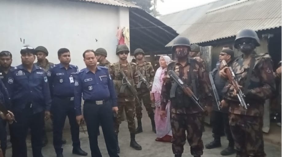 কুষ্টিয়ার মিরপুরে যৌথবাহিনীর ব্লক রেইড, অস্ত্র উদ্ধার