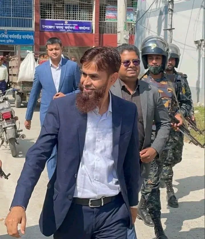 আমলাতন্ত্রের জট ভেঙে জনআস্থার প্রতীক: কুষ্টিয়ার ডিসি ইকবাল হোসেন