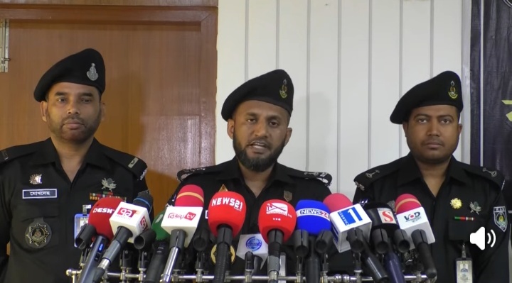 যমুনা সেতু পশ্চিমে র‍্যাব-১২’র অভিযান: ৩ কোটি টাকার হেরোইনসহ গ্রেফতার ১, ট্রাক ও মোবাইল জব্দ