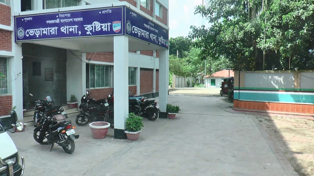 ভেড়ামারায় গৃহবধূর মর্মান্তিক মৃত্যু: পলাতক স্বামী গ্রেফতার, আদালতে প্রেরণ