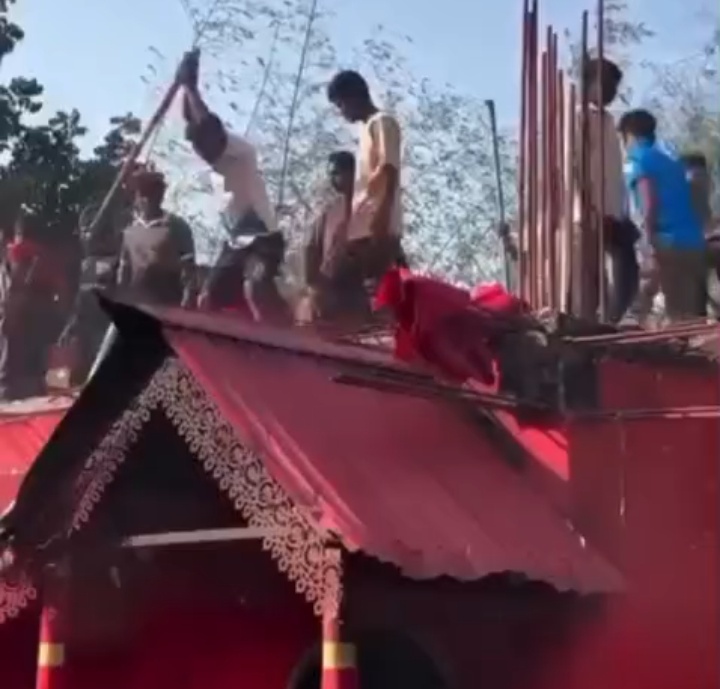 কুষ্টিয়ায় ধর্ম অবমাননার অভিযোগে মাজারে হামলা ও ভাঙচুরের পর অগ্নিসংযোগ, পীর নিহত