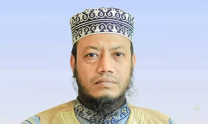 কুষ্টিয়া ডিসি বদলি নিয়ে মন্তব্য: এমপি আমির হামজাকে আইনি নোটিশ