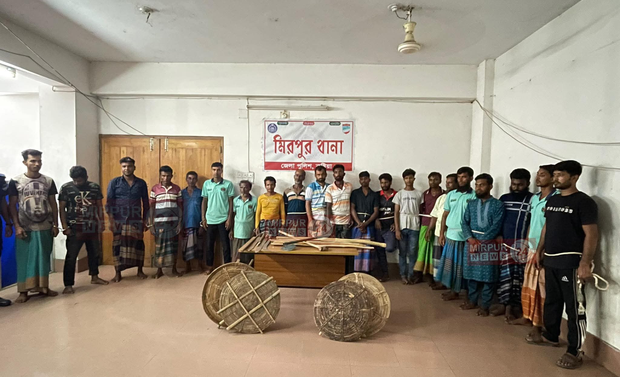 মিরপুরের বুরাপাড়ায় সংঘর্ষের জেরে উত্তেজনা, সাঁড়াশি অভিযানে  আটক ২১