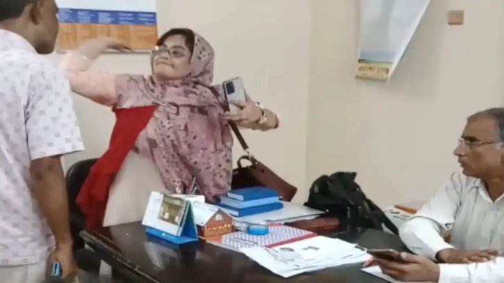 দুর্গাপুরে দাউকান্দি সরকারি কলেজের শিক্ষিকা আলেয়া খাতুন হীরা সাময়িক বরখাস্ত