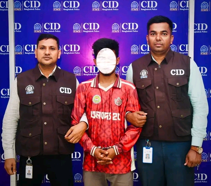 জুয়ার টাকা জোগাড়ে ভিসির হোয়াটসঅ্যাপ হ্যাক, প্রতারক চক্রের সদস্য গ্রেফতার
