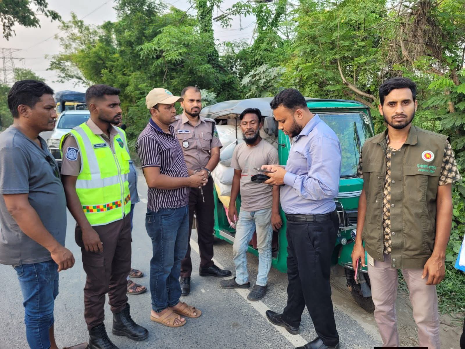 কুষ্টিয়ায় হাইওয়ে পুলিশের অভিযানে ৪০০ কেজি নিষিদ্ধ পলিথিন জব্দ, একজনকে জরিমানা